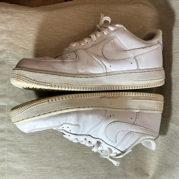 NIKE Sz 10.5 Air Force 1 Leather Low Top Lace Up Rubber Sole Basketball Sneakers - Picture 7 of 12